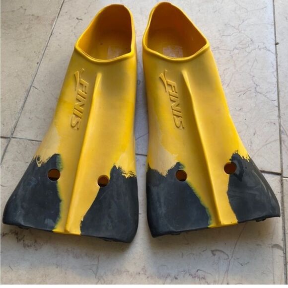 FINIS Z2 GOLD ZOOMERS SHORT BLADE NIB SWIM FINS SIZE C‎ M4-5 1/2 F5 6 1/2 - Picture 1 of 7